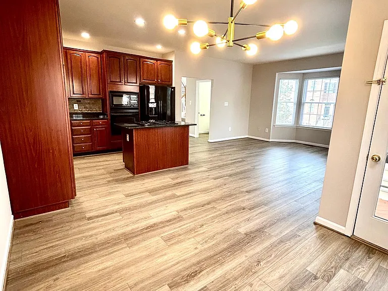 25937 Kirkwood Sq — Photo 21