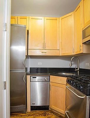 2nd image of 204 17th St #4B