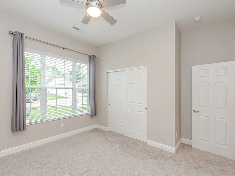 476 Carrick Dr — Photo 23