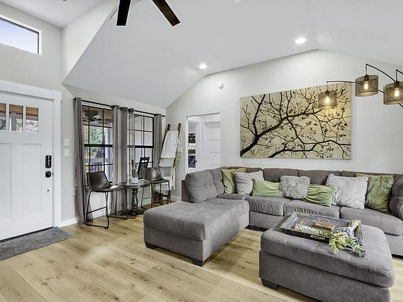 2nd image of 106 Chaparral Cir