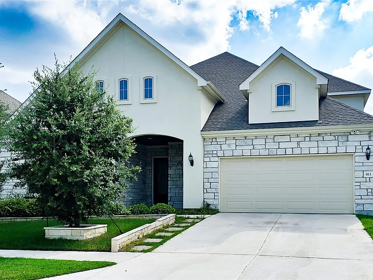 813 Sunny Ridge Dr — Photo 1