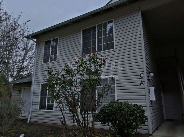 345 SE Lilly Ave APT C