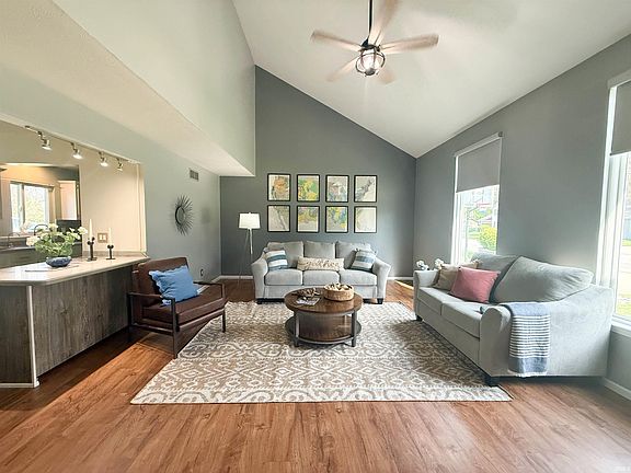 4th image of 10071 Ashwood Forest Dr