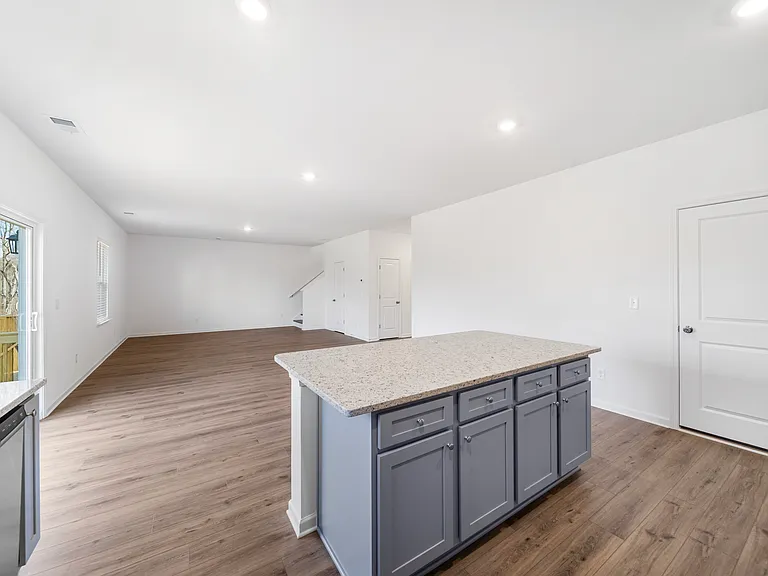 49 Elijah St — Photo 9