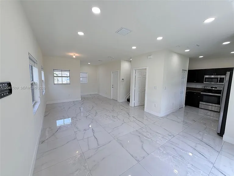 268 SE 31st Ave — Photo 8