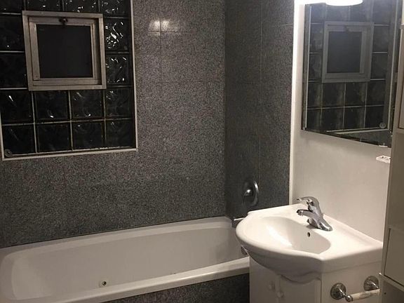 3rd image of 1418 Grove Ave #1