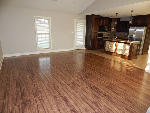 4th image of 2733 Timbercreek Trl