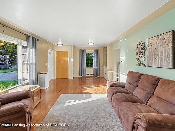 3rd image of 204 N Traver St