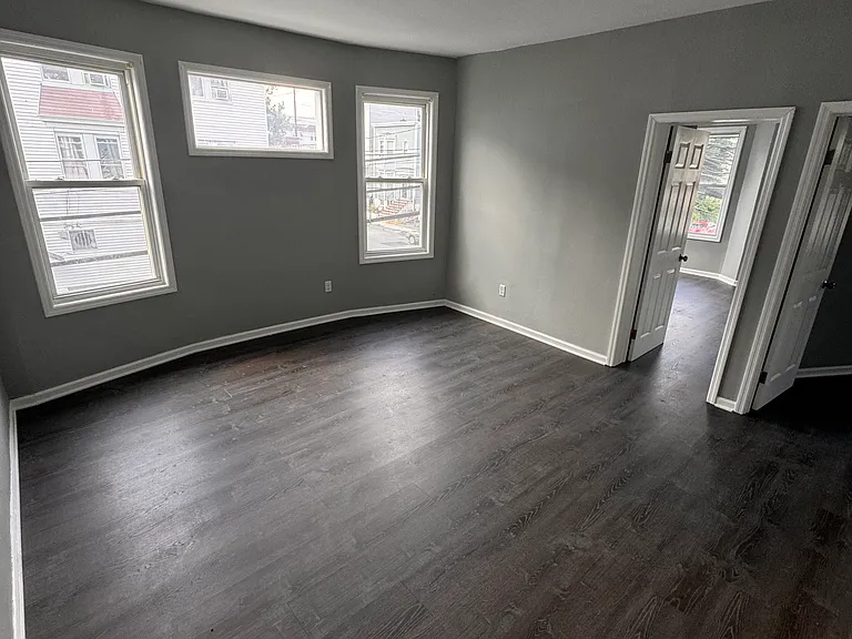 155 19th Ave — Photo 3