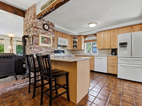 4th image of 8 Colgate Rd