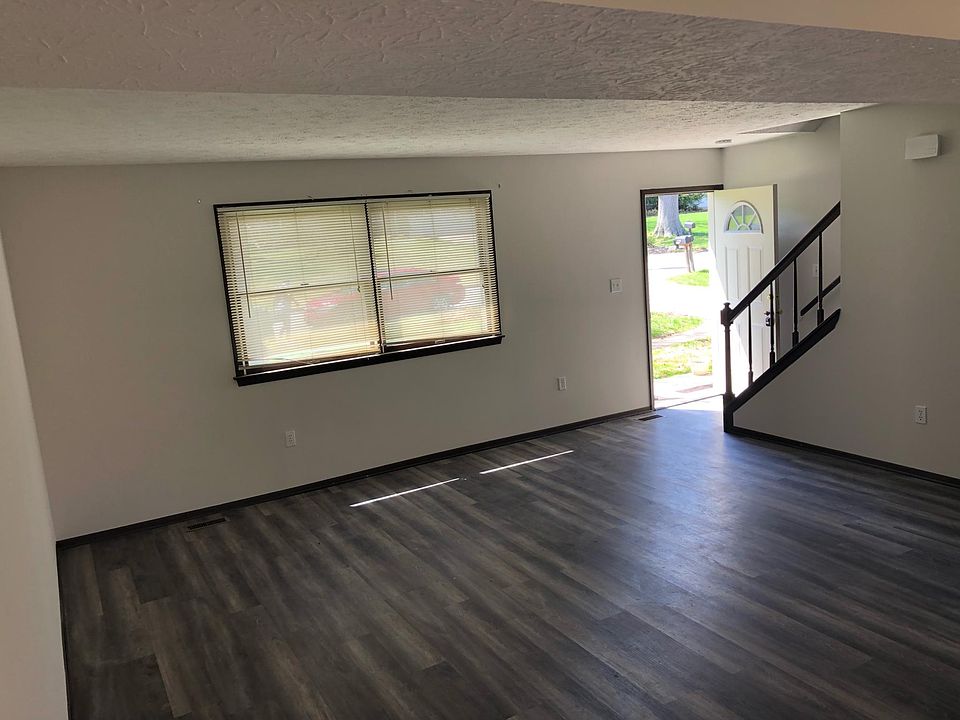 2nd image of 128 Kathleen Dr Unit B