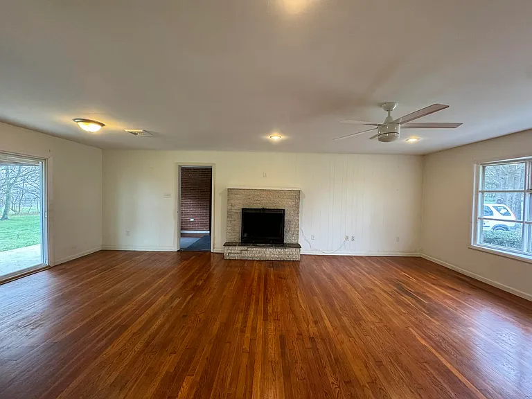 6641 Conway Rd — Photo 9