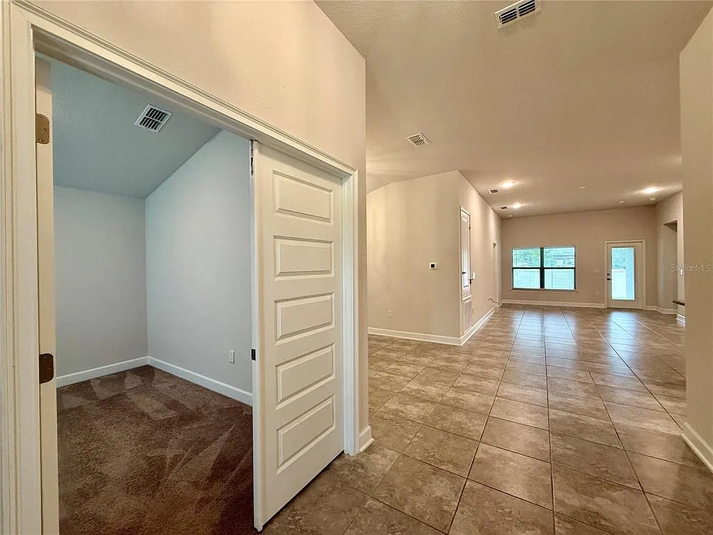 4 bed, 2.0 bath, 1807 sqft, $2,400 — Photo 4