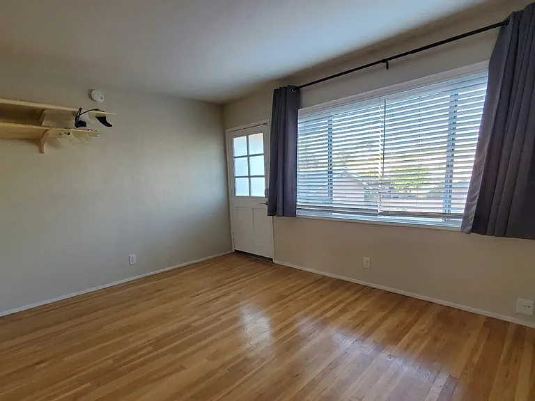 1664 Thomas Ave — Photo 2