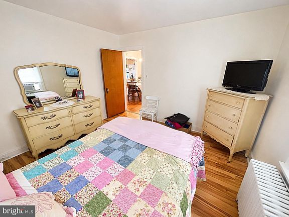 5th image of 509 E High St