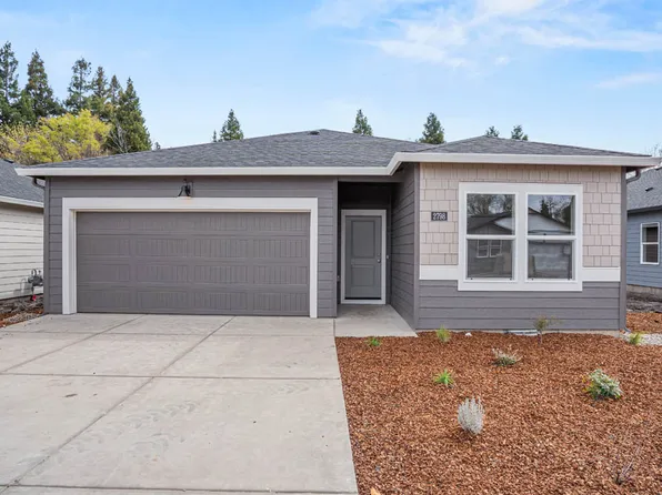 2798 Bear Cub Dr, Medford, OR 97501
