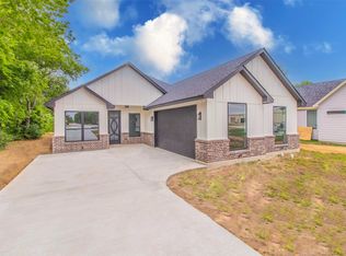 1098 Dan Gould Dr, Arlington, TX 76001