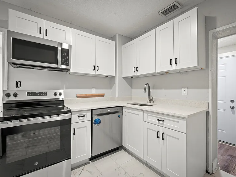 3524 Boulevard #3 — Photo 9
