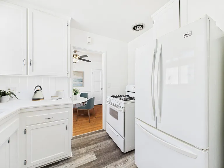 421 San Vicente Apartments — Photo 6