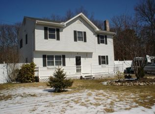 3 Rosedale St, Holtsville, NY 11742