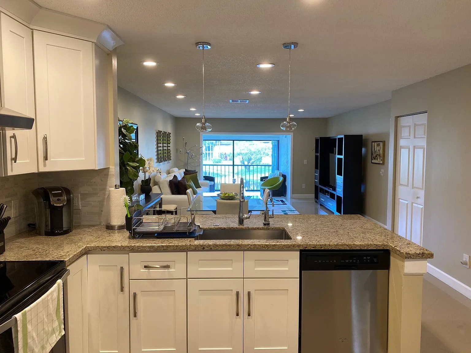 2 bed, 2.0 bath, 1216 sqft, $2,895 — Photo 2