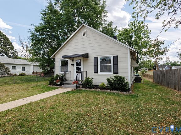 3rd image of 307 Pickett Ave