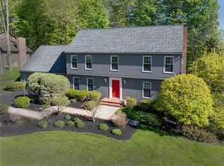 18 High Hill Dr, Pittsford, NY 14534