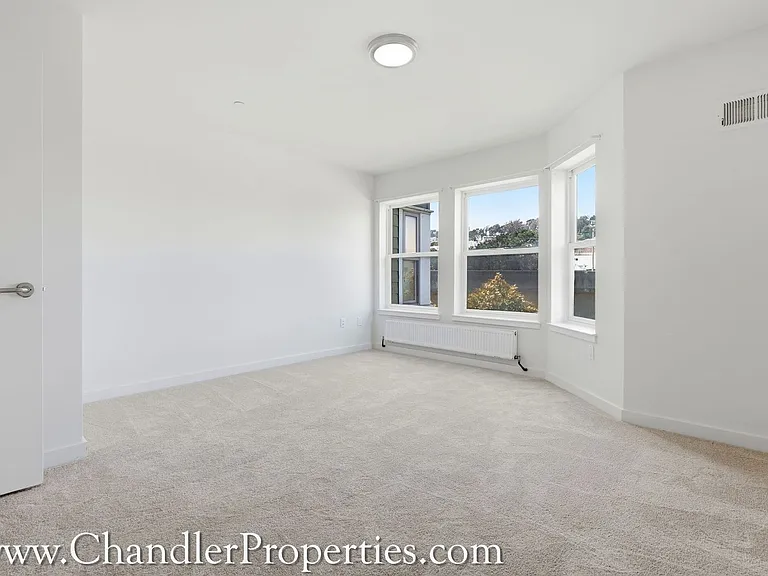 55 Trumbull St — Photo 8