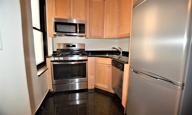 Rented by Manhattan Realty Group | media 5