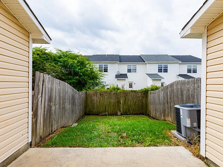 1405 Timberlake Trl — Photo 26