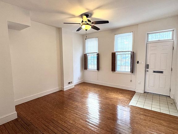 3rd image of 605 2nd St NE