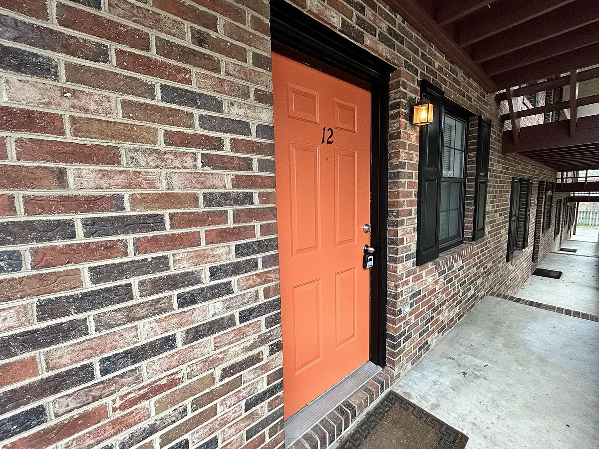 Building Photo - 204 Calhoun St #12