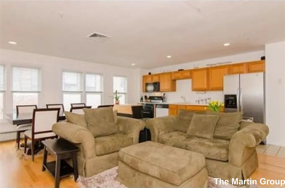 2 bed, 900 sqft, $3,650 — Photo 2