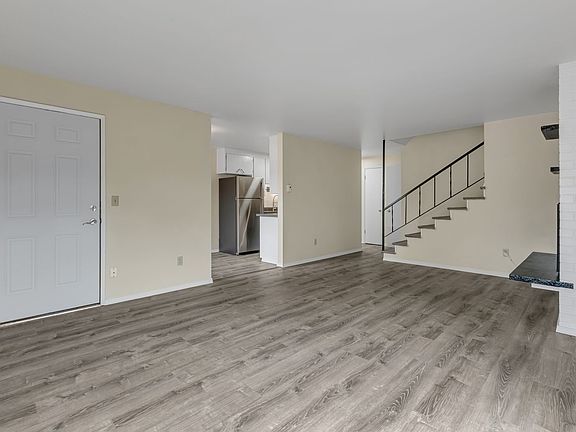 5th image of 1519 NW 65th St #6