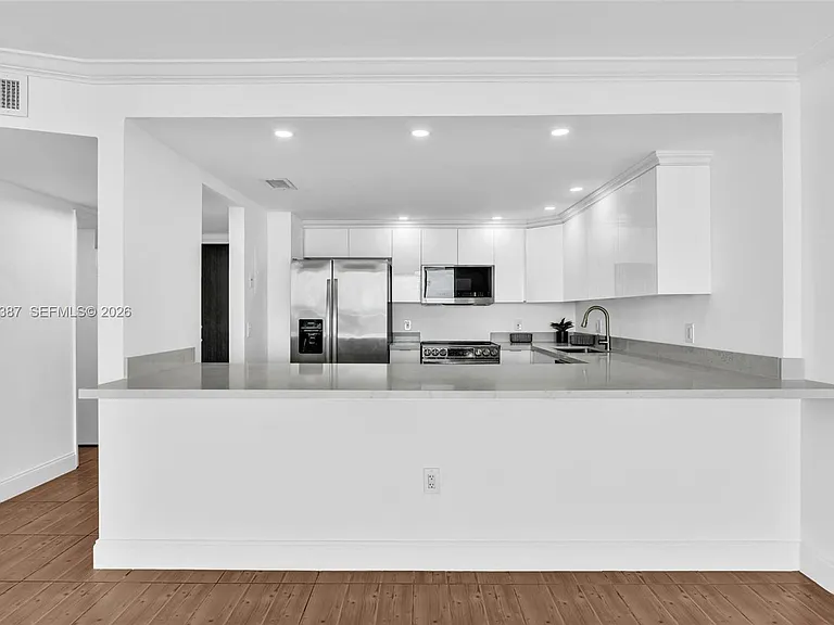 2801 NE 183rd St #1703W — Photo 10