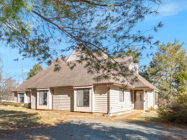 1025 Highlands Dr, Charlottesville, VA 22901