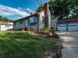 5 Willow Dr, Neptune, NJ 07753
