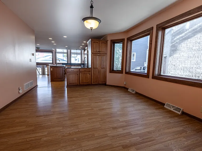 2028 N Cambridge Ave — Photo 6