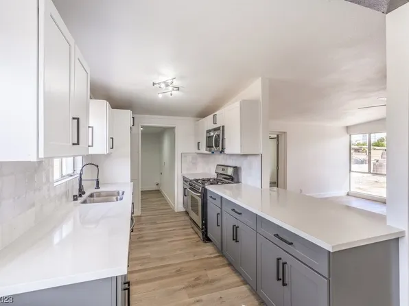 2212 Perliter Ave, North Las Vegas, NV 89030