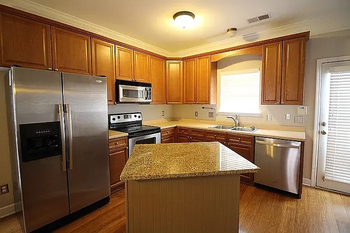 7850 Heaton Way — Photo 2