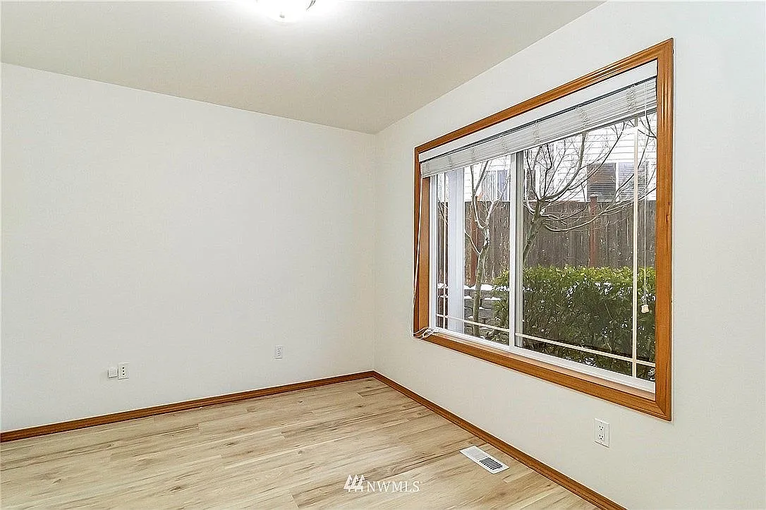 4 bed, 2472 sqft, $4,000 — Photo 3
