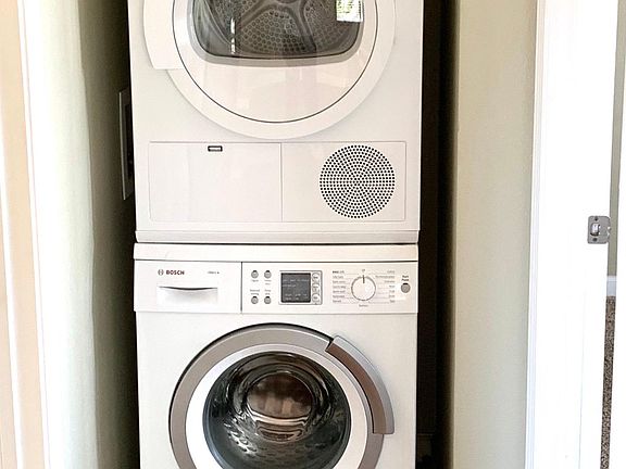 4th image of 4433 Winona Ave APT 4