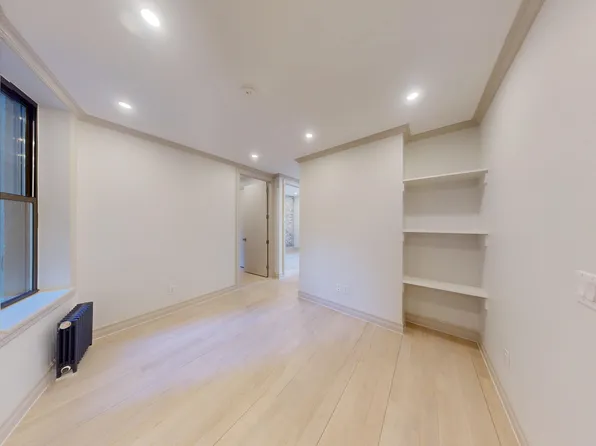 1031 Lorimer Street image 5 of 16