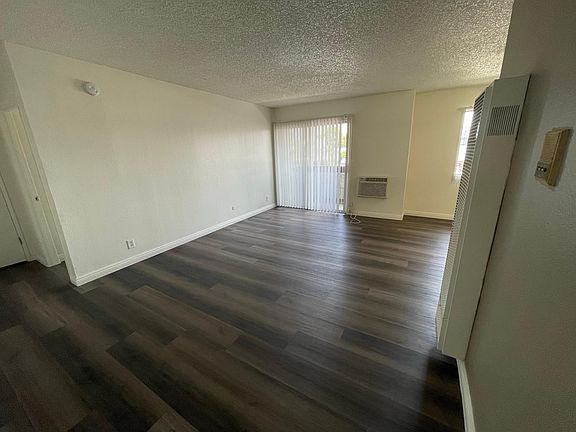 3rd image of 11600 W Oxnard St #201