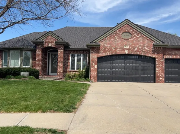 17126 Douglas St, Omaha, NE 68118