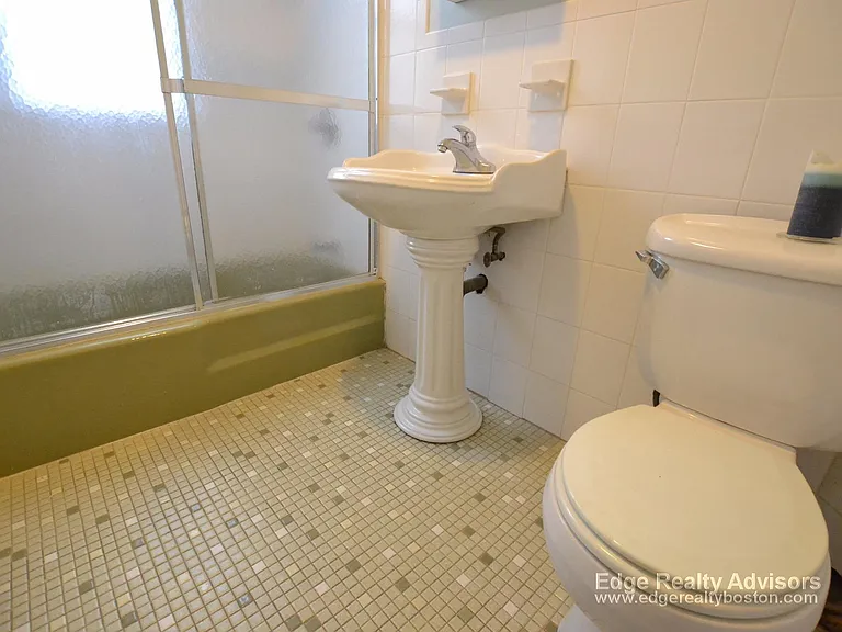 22-24 Everett Sq #2 — Photo 10