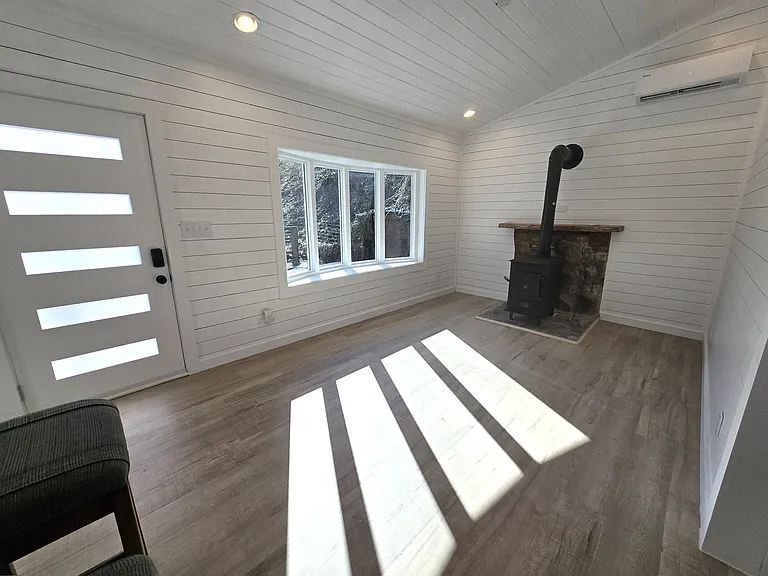124 Tilley Rd — Photo 2