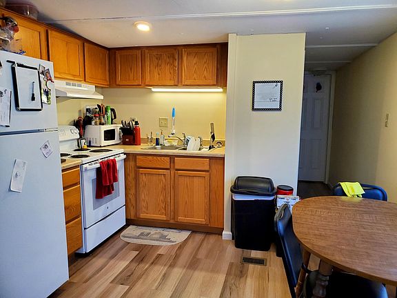 4th image of 714 E College St #20