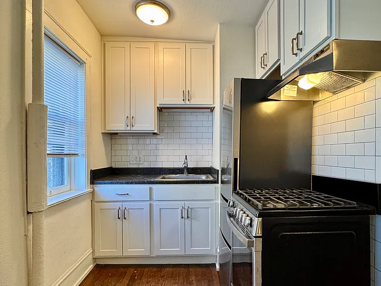 Van Buren Apartments — Photo 4