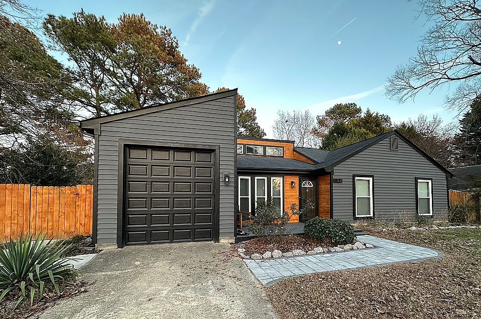 1st image of 916 Golden Cypress Ct